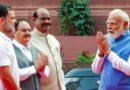 कार से उतरते ही PM मोदी ने राहुल गांधी से मिलाया हाथ, संसद परिसर में लंबी बातचीत